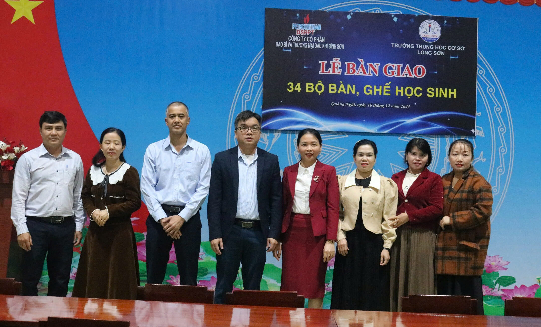 BSPPT trao tặng bàn ghế cho học sinh Trường THCS Long Sơn